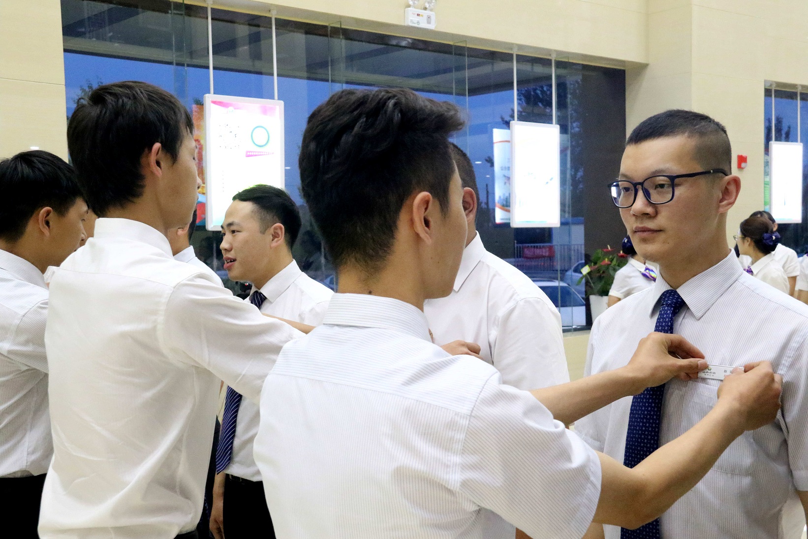 壶关农商银行邀请沈寅鑫老师开展信贷拓展及服务提升两项培训相关图片