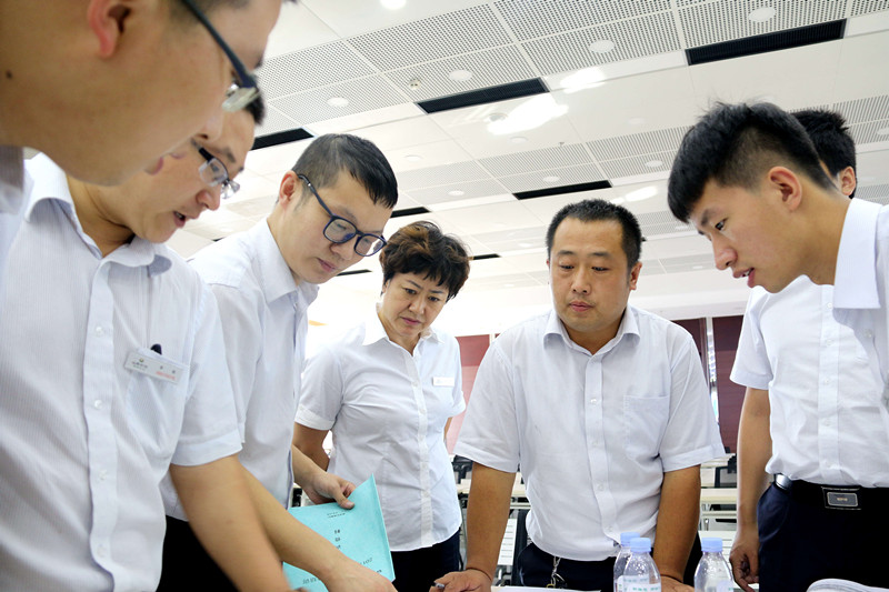 冯俊老师和曹雯婷老师赴壶关农商行开展网格化精准营销项目相关图片