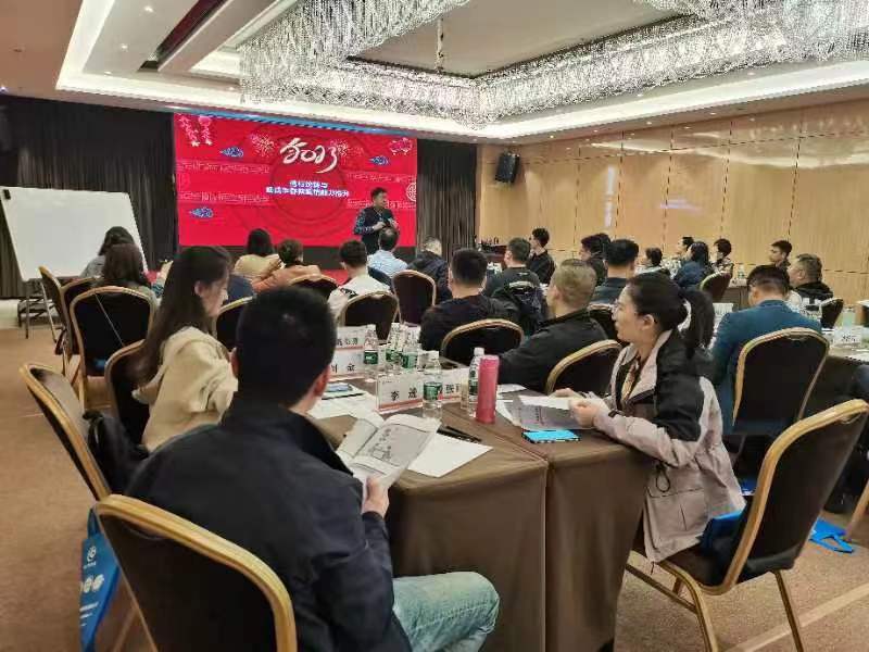 沈寅鑫老师赴成都为多家农信城商行开展低成本存款营销公开课培训