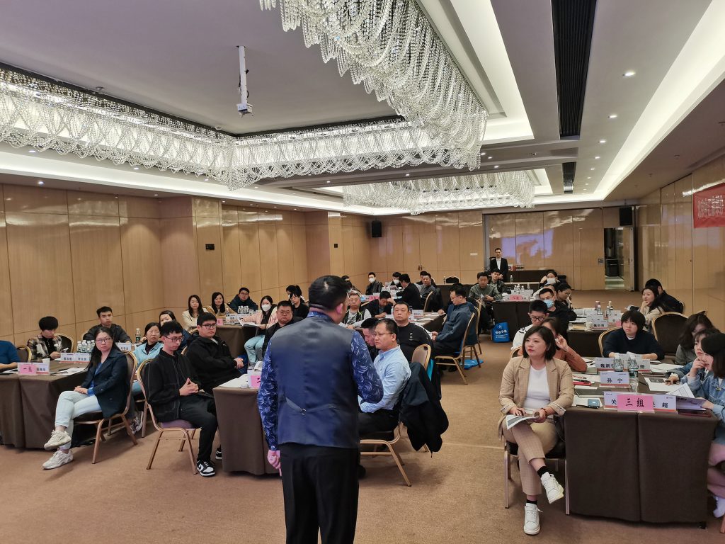 沈寅鑫老师赴成都为多家农信城商行开展低成本存款营销公开课培训相关图片