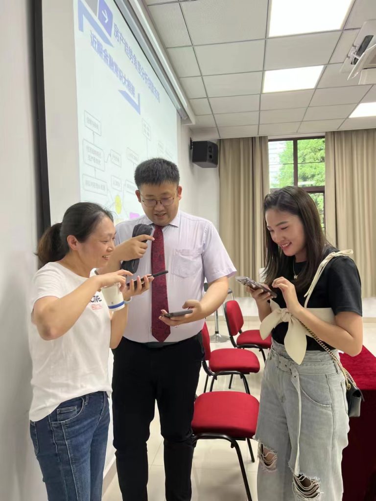建设银行温州分行在浙江大学聆听沈寅鑫老师信贷创新场景课程相关图片