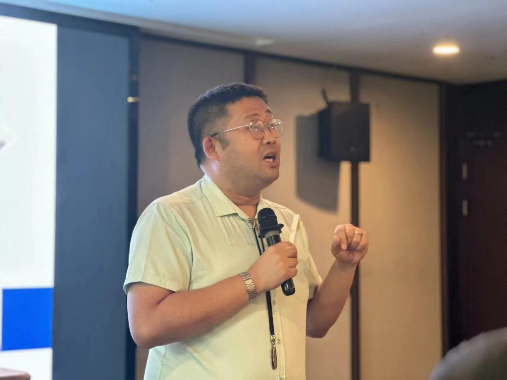 沈寅鑫老师在浙大海宁校区为建设银行数字大师分享互联网生态相关图片