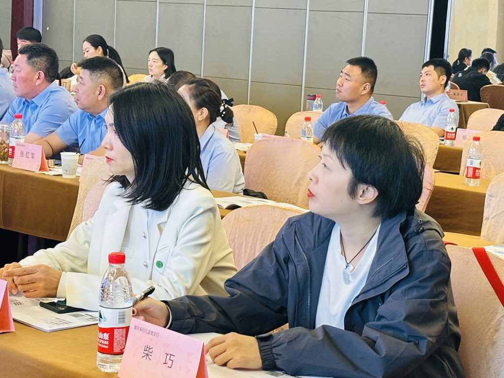 沈寅鑫老师在扬州为全国各地区域性银行开展信贷业务培训公开课相关图片