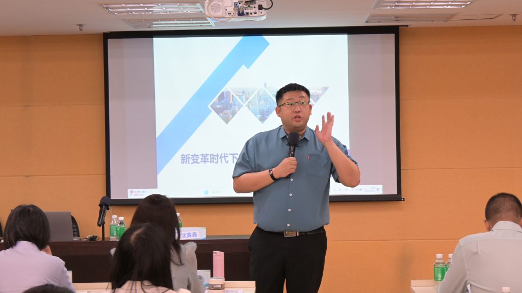 沈寅鑫老师为广东省农业银行各级网金部门举办互联网科技金融前沿培训相关图片