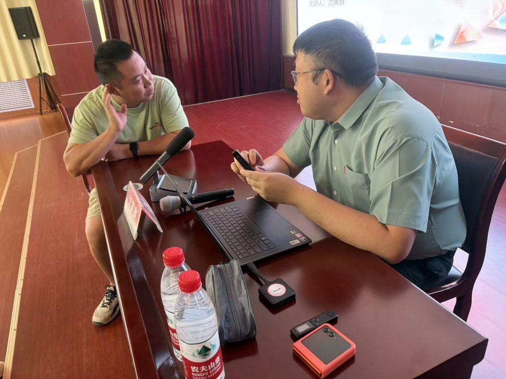 沈老师现身临邑农商银行为山东学子科学择校精准导航相关图片