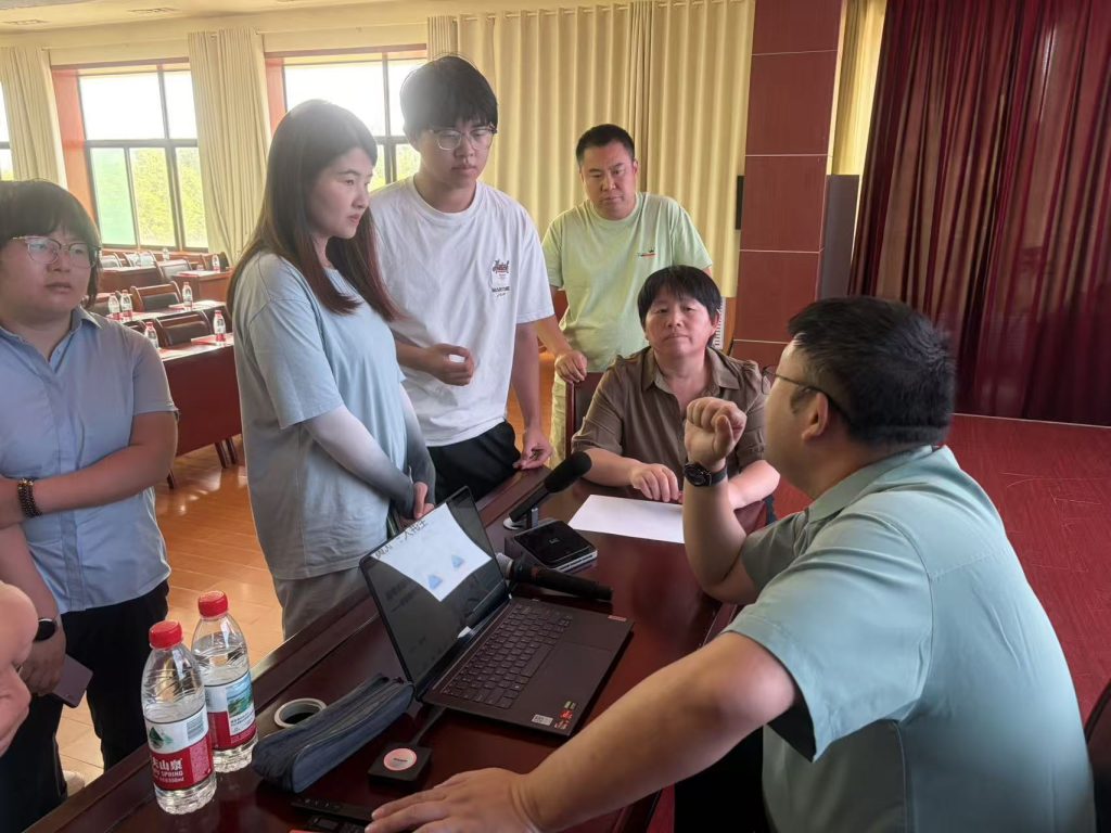 沈老师现身临邑农商银行为山东学子科学择校精准导航相关图片