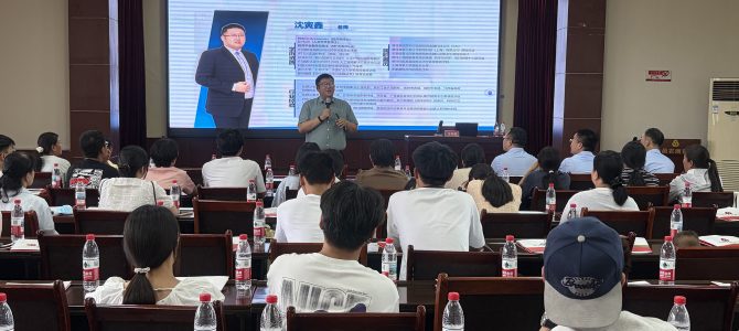 沈老师现身临邑农商银行为山东学子科学择校精准导航